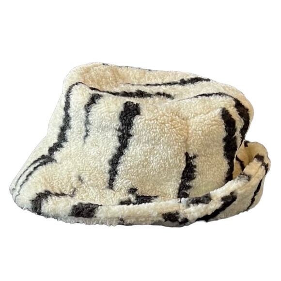 NEW Free People Shaggy Sherpa Bucket Hat Off White with Black Stripes One Size main image 4